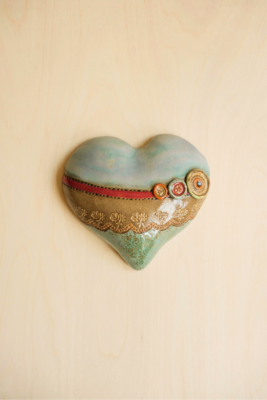 Eyelit & Buttons Amethyst Heart